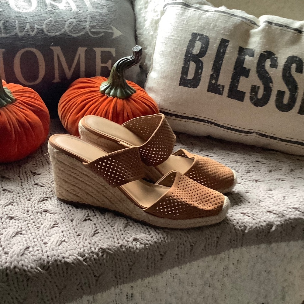 Franco Sarto sz 10 espadrille closed toe shoe